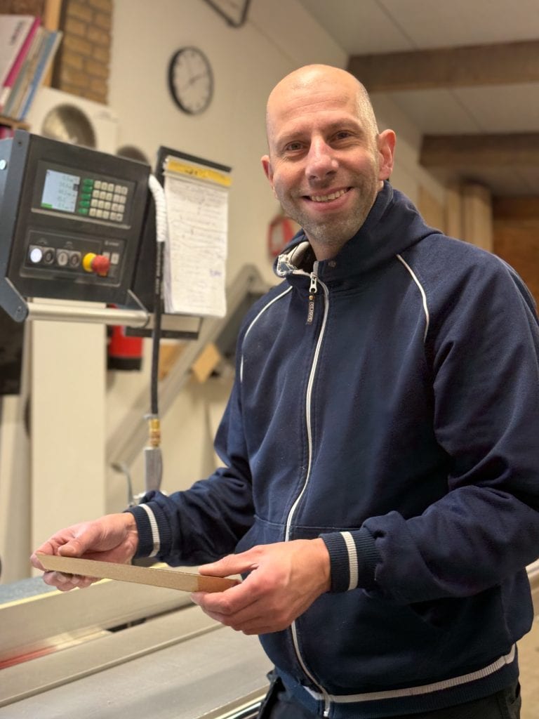 Vincent, CNC-operator en technisch tekenaar bij Abbel Interieurbouw.